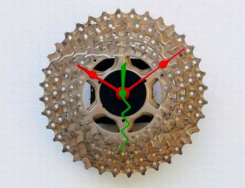 Recycled bike cassette gear clock