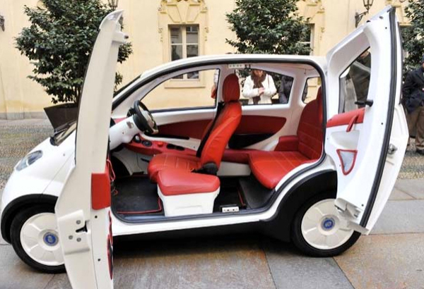  P-MOB electric car