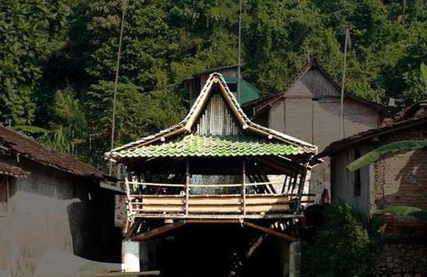 Black bamboo community center 