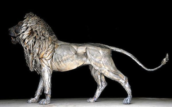 Lion metal sculpture by Selcuh Yilmaz