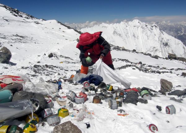 nepal directs everest climbers to bring back their trash