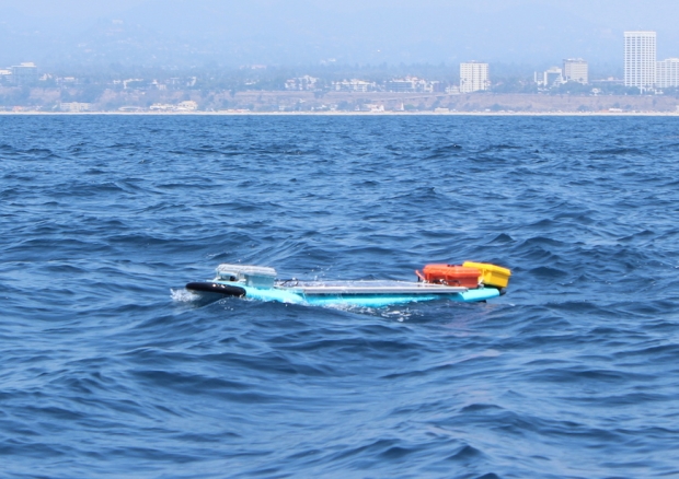 SolarSurfer - robotic solar-powered surfboard