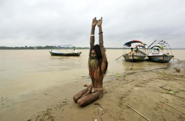 ndia's holy men practising yoga 7