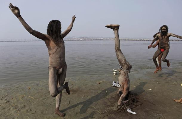 ndia's holy men practising yoga 8