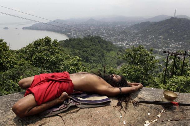 ndia's holy men practising yoga 9