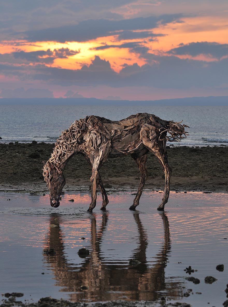 galloping-driftwood-horse-sculptures-jame-doran-webb-2