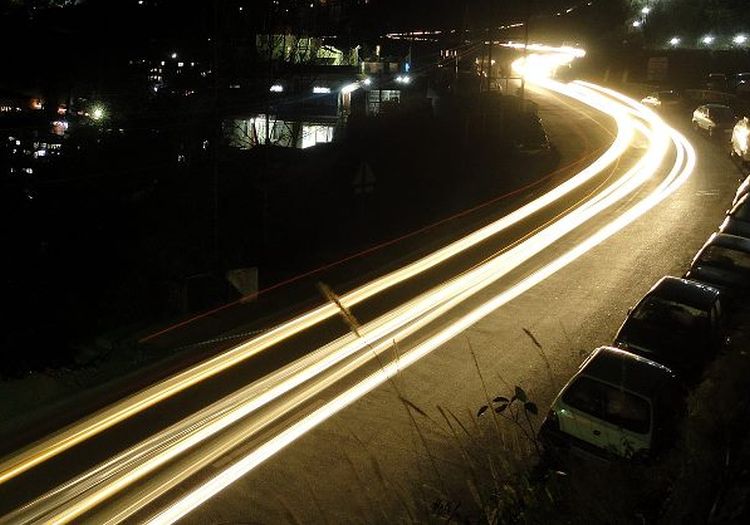 wirelessly charging roads in England