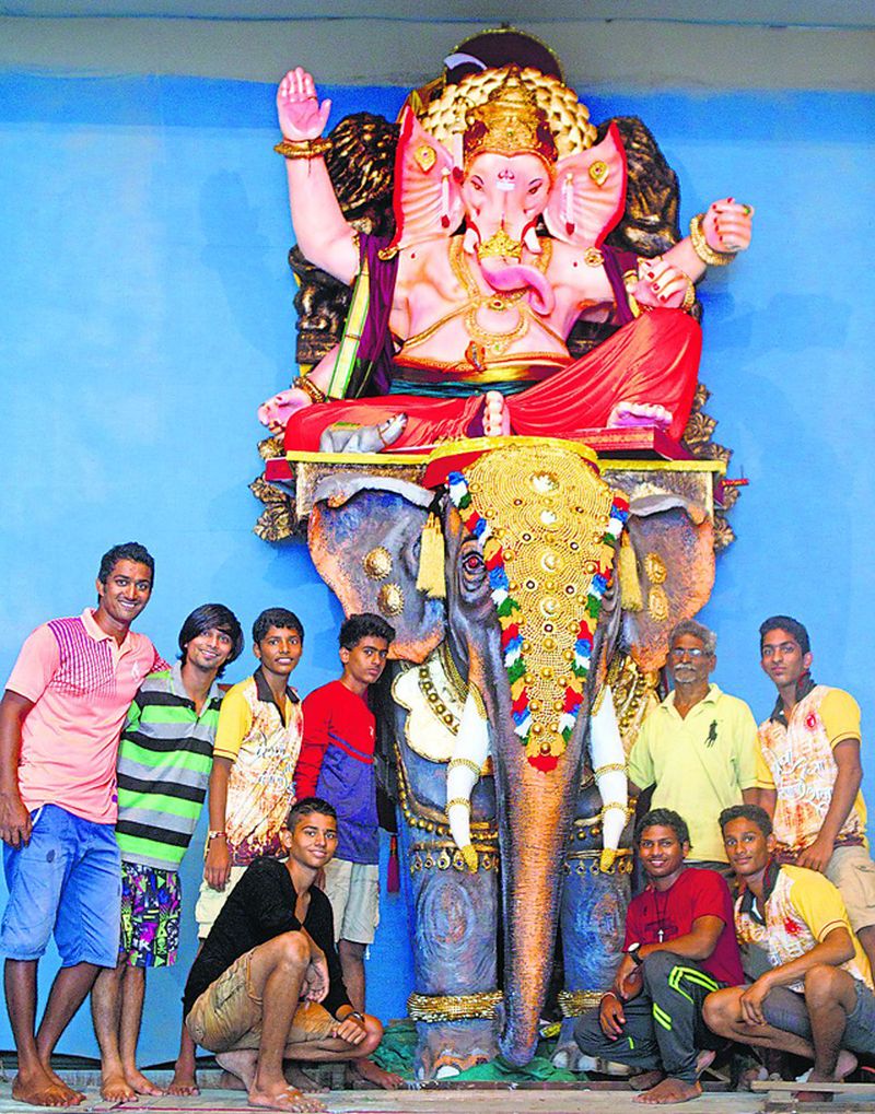 Ganesh idol made from 30000 tissue papers in Mumbai