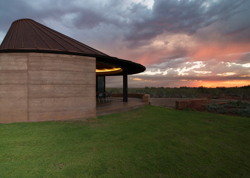 Sustainable rammed earth wall residences by Luigi Rosselli Architects  8