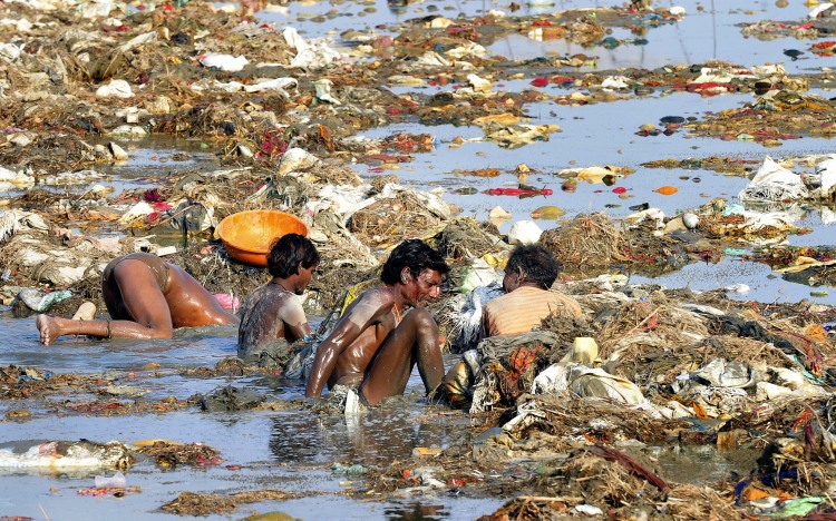 INDIA-RELIGION-ENVIRONMENT-POLLUTION