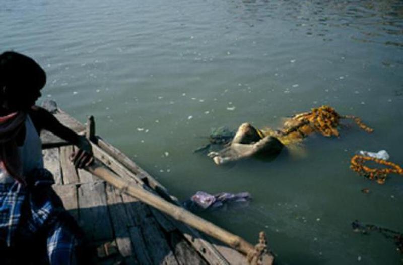 Corpses on the Ganges River, giving off an offensive rotting stench