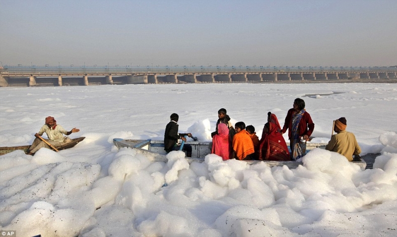 Foam In Yamuna River 5