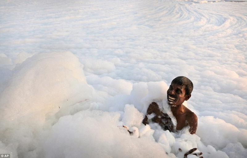 Foam In Yamuna River 6