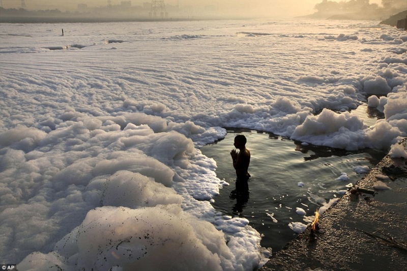 Foam In Yamuna River 7