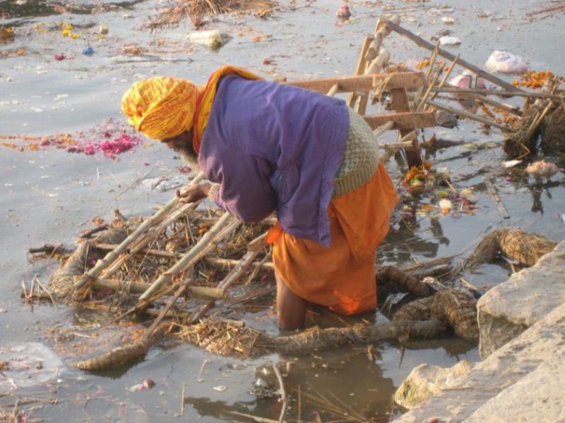 Washing after discarding a corpse