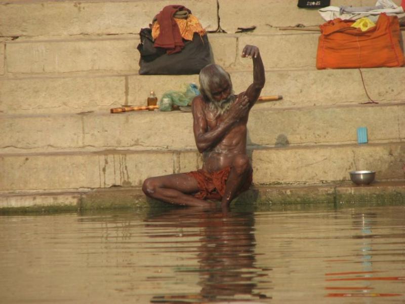 bath in ganges