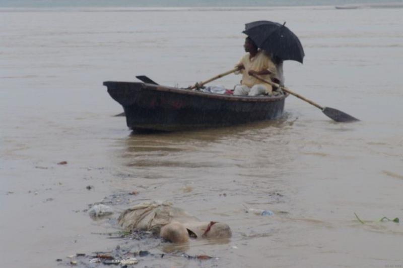 boat in polluted ganges