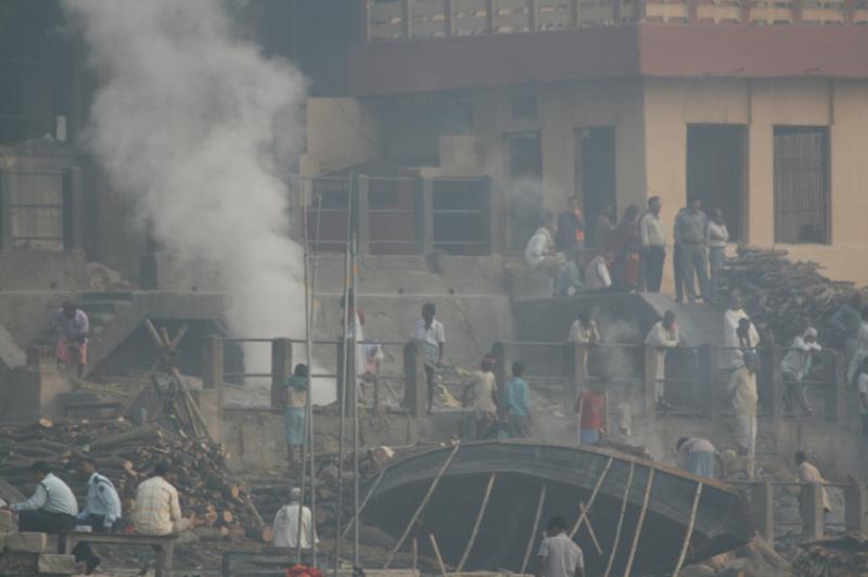 cremation on ganges banks