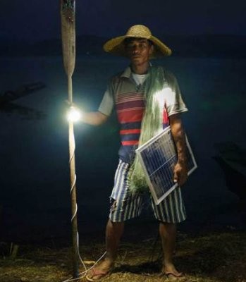 solar-portraits-in-myanmar-ruben-salgado-escudero-01