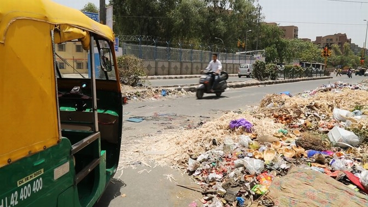 East Delhi Garbage crisis pictures 2