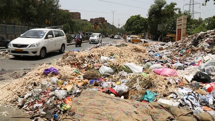 East Delhi Garbage crisis pictures