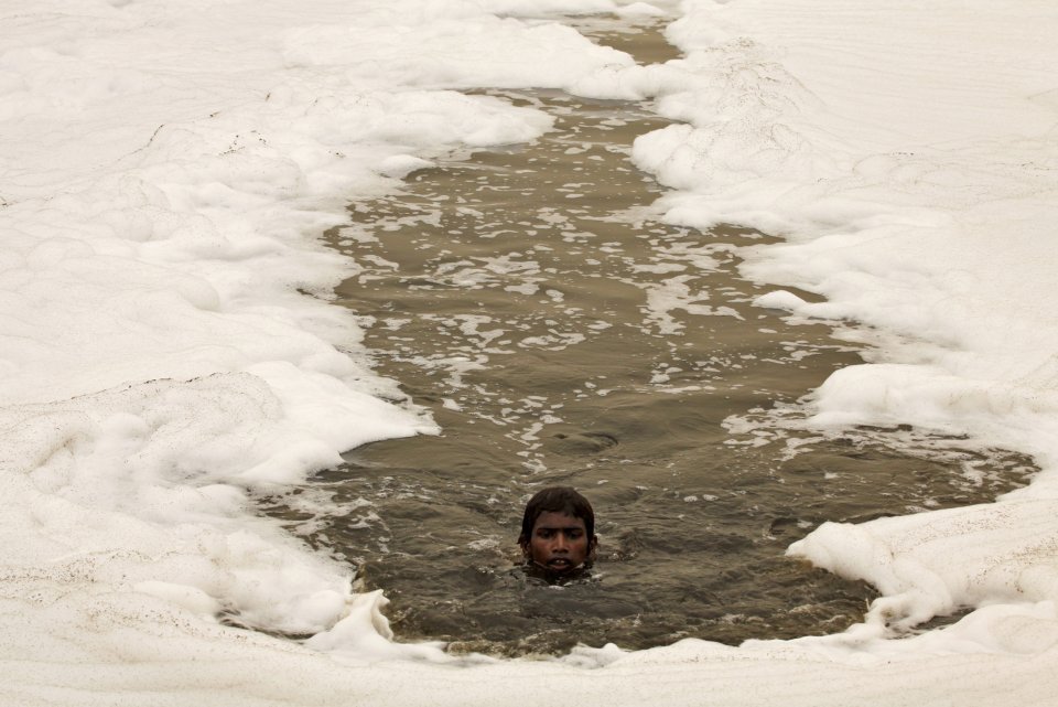 sludgy Yamuna River in New Delhi, India.