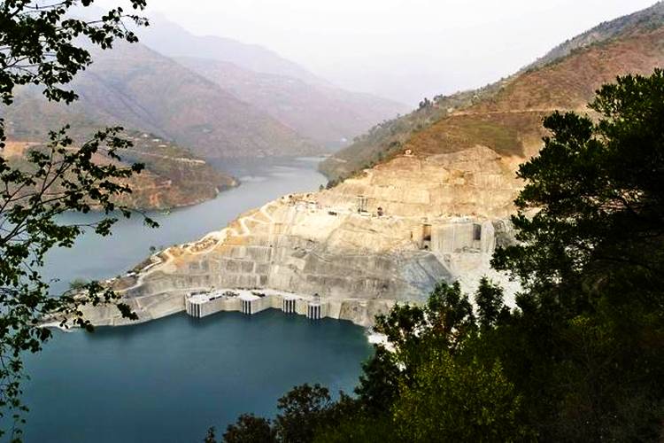 Reservoir water stortage in india