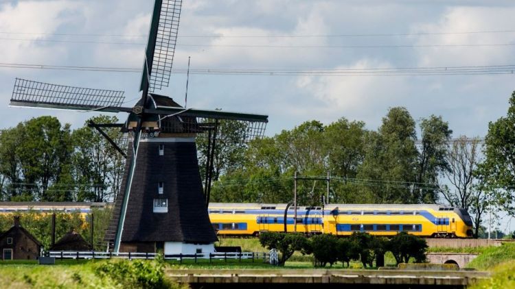 Dutch 100 percent wind-powered trains