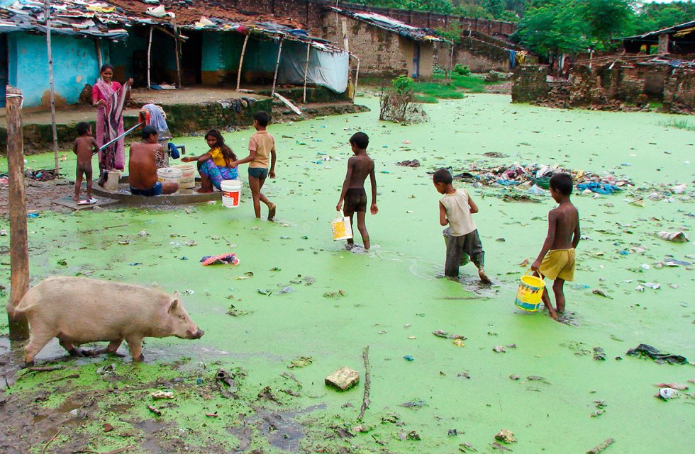 Slum dwellers in the northern Indian city of Allahabad