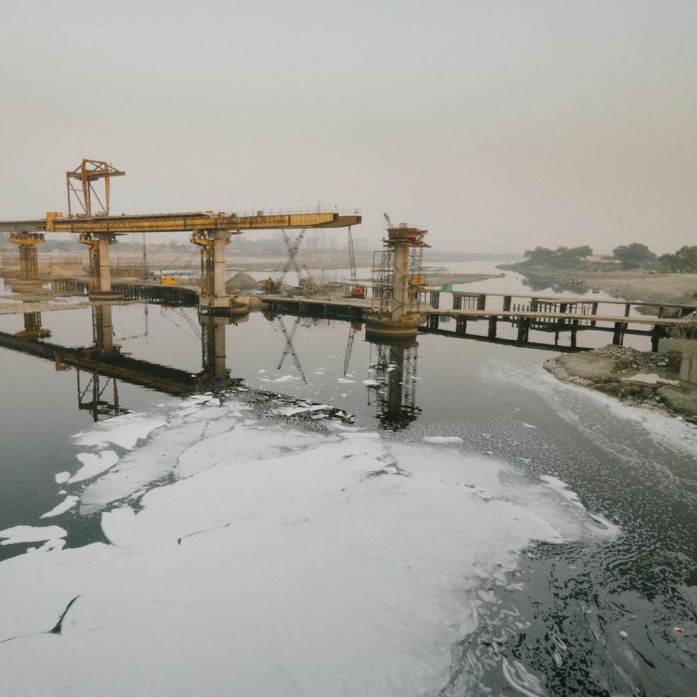 Chemical waste dumped into the Yamuna leaving