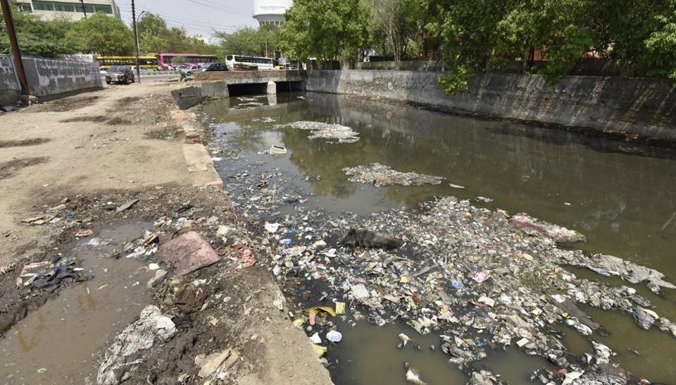 Open Sewage that dumped in Yamuna