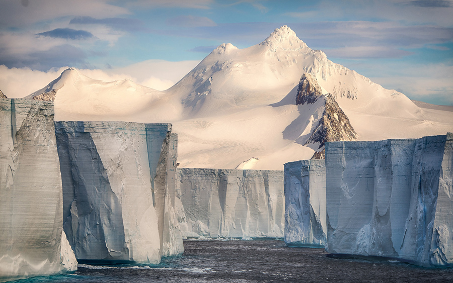 Tabular iceberg by Josselin Cornou