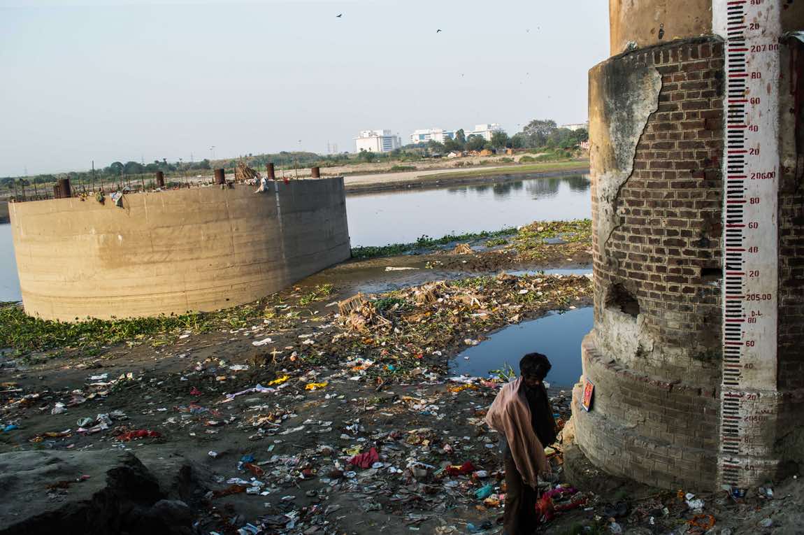 The water levels under the Iron Bridge remain low almost throughout the year, and only cross the danger mark in monsoons