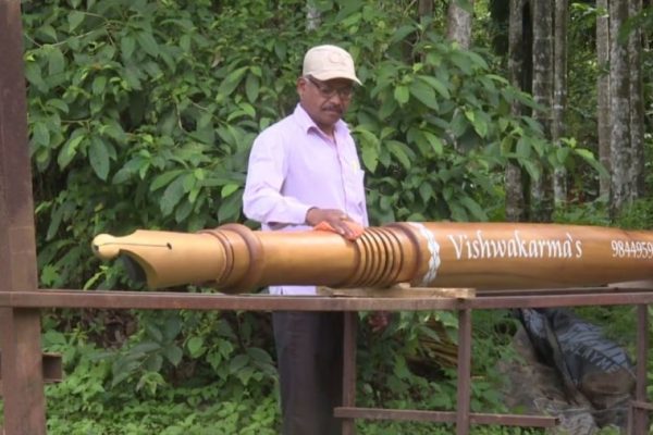 Carpenter Reminisces the Era of Fountain Ink Pens, Creates a 19.5 ft. Wooden Replica