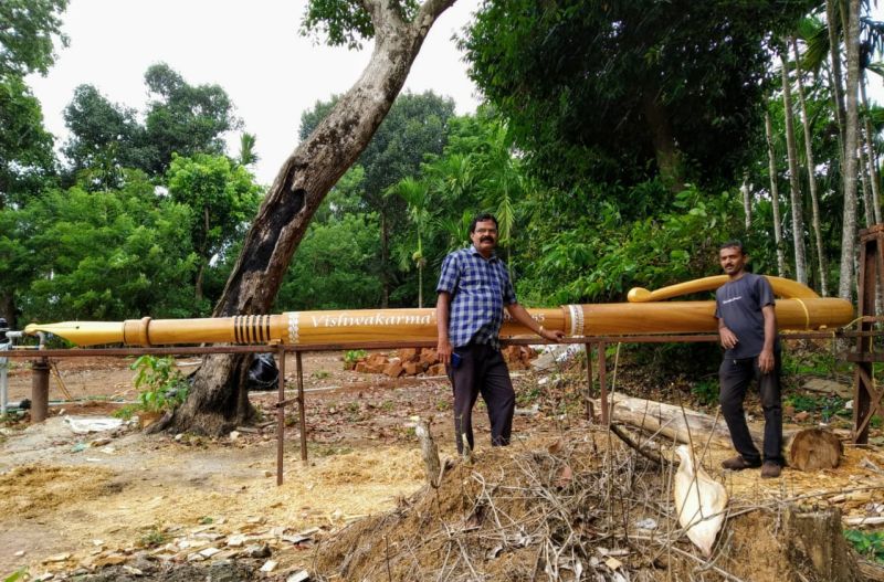  Carpenter Reminisces the Era of Fountain Ink Pens, Creates a 19.5 ft. Wooden Replica