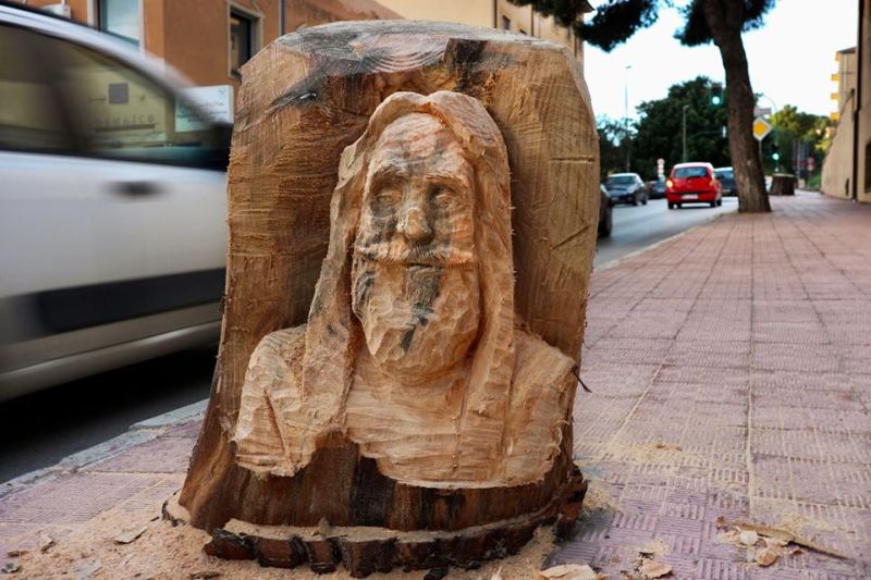 Andrea Gandini Breathes Life in Dead Tree Stumps by Turning Them into Beautiful Sculptures