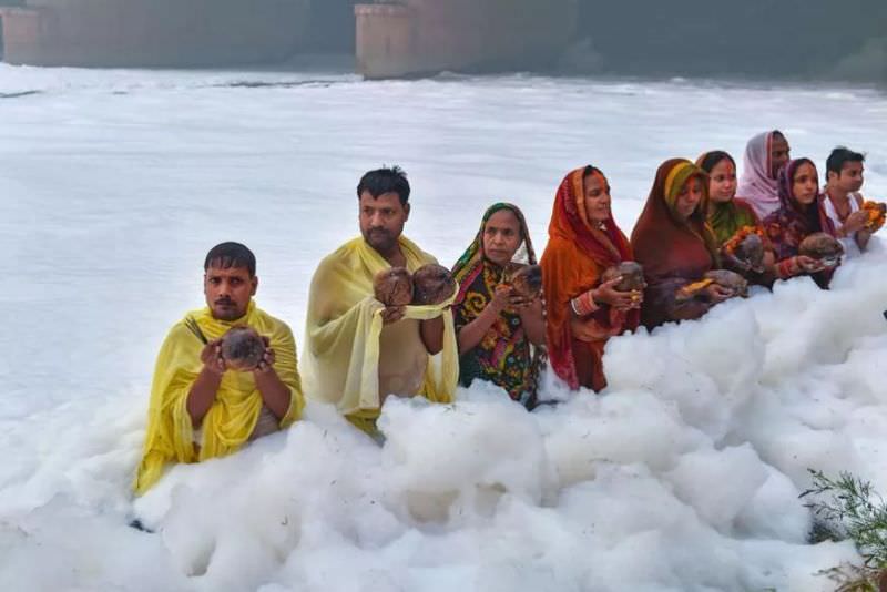 Devotees Performed Chhath Puja amidst Smog and Toxic Foam Waters of Yamuna