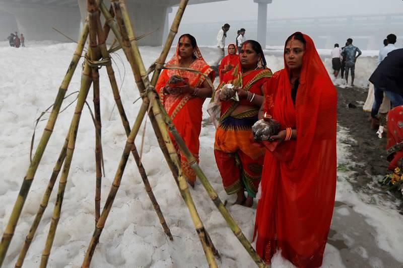 Devotees Performed Chhath Puja amidst Smog and Toxic Foam Waters of Yamuna