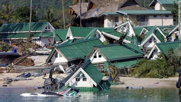 Tsunami aceh cnn