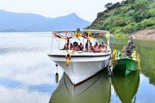 Tamil Nadu Promotes Eco-Tourism with Solar-Powered Boat in Manimuthar Dam