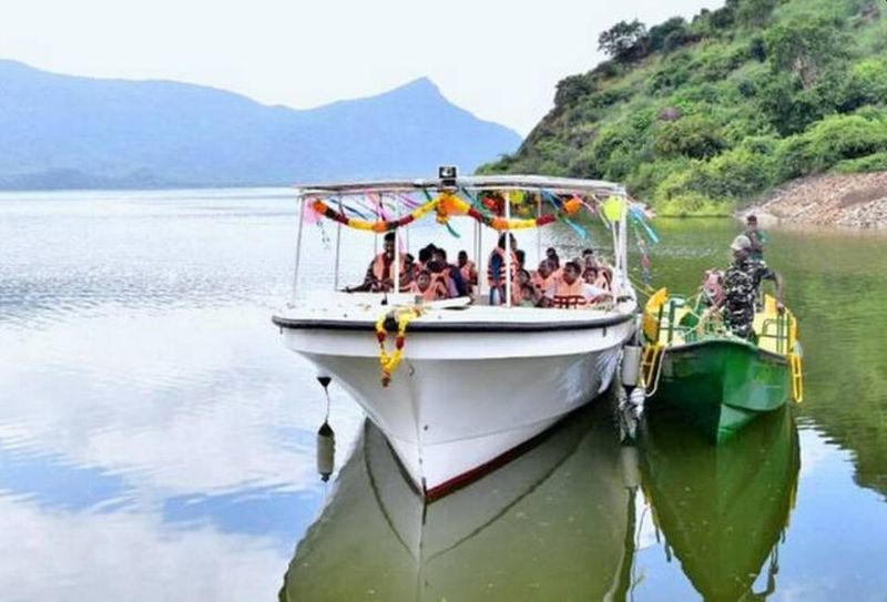 Tamil Nadu Promotes Eco-Tourism with Solar-Powered Boat in Manimuthar Dam