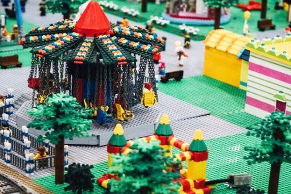 Lego’s Plastic Building Blocks to Become 100 Percent Sustainable by 2030