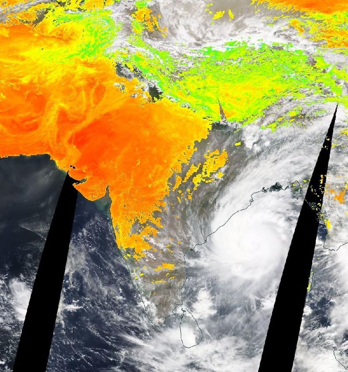 Severe Weather Hits the World, Heatwaves Continue to Peak in India