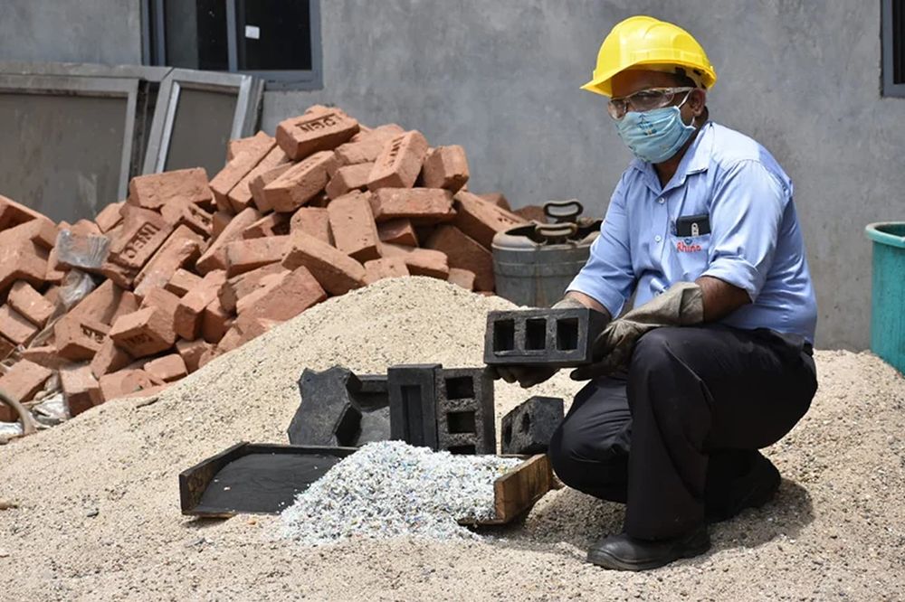 Sustainable Brick Silica Plastic Block is Made from Recycled Plastic and Sand