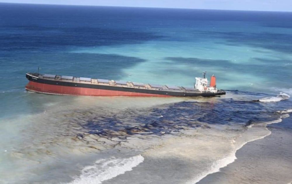 Mauritius Faces Environmental Crisis as Shipwreck Spills Oil in Waters