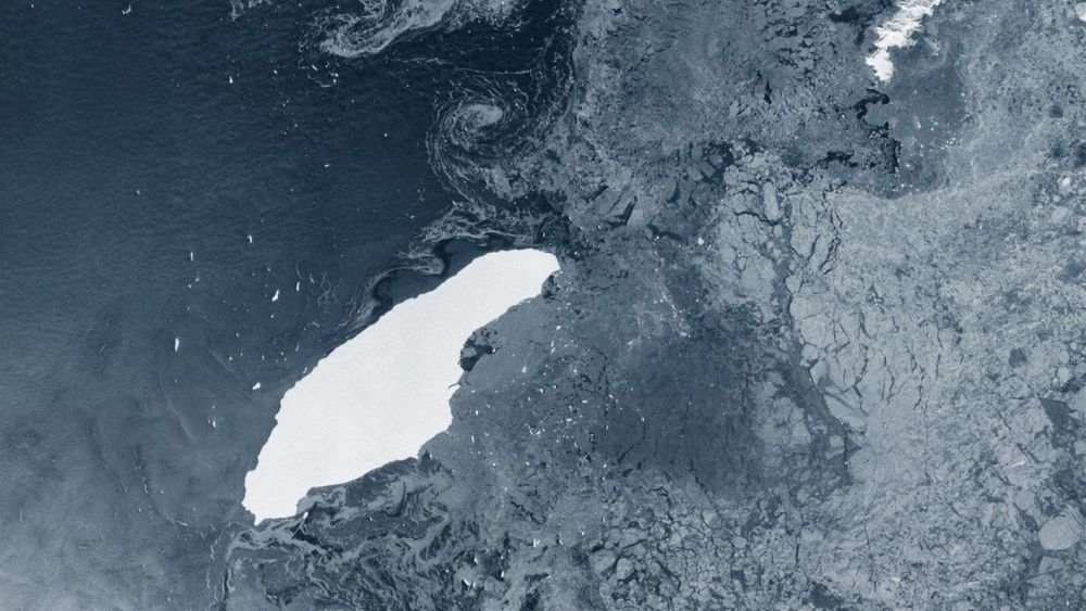 Disintegration of A68a Iceberg Released 152 Billion Tons of Freshwater into Ocean