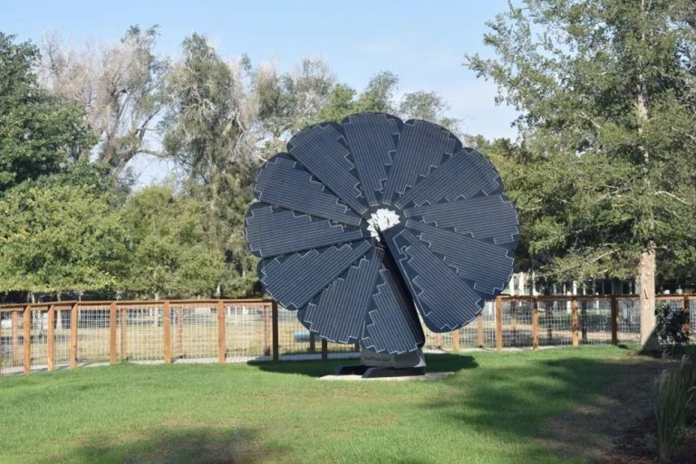 SmartFlower Solar Panel Unfurls like Flower, Follows the Sun!