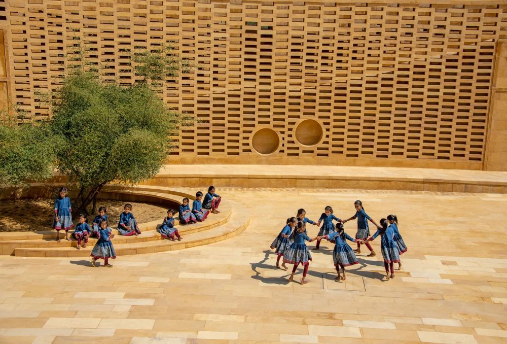 Sustainable Girl School Complex in Jaisalmer Desert to Empower Women