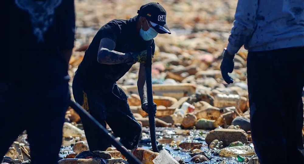 Bolivia's Uru Uru Lake is now a Plastic Wasteland