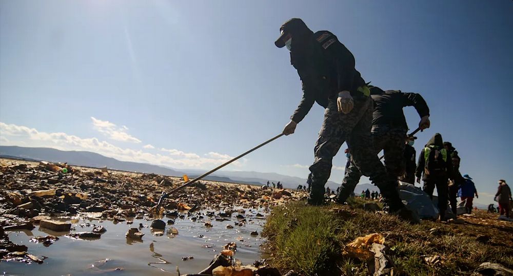 Bolivia's Uru Uru Lake is now a Plastic Wasteland